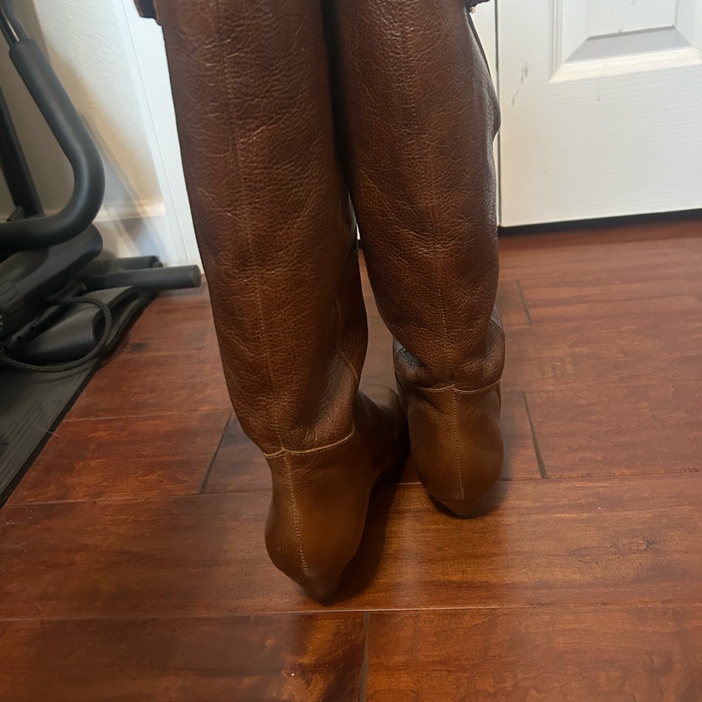 Boots - Picture 3 of 5